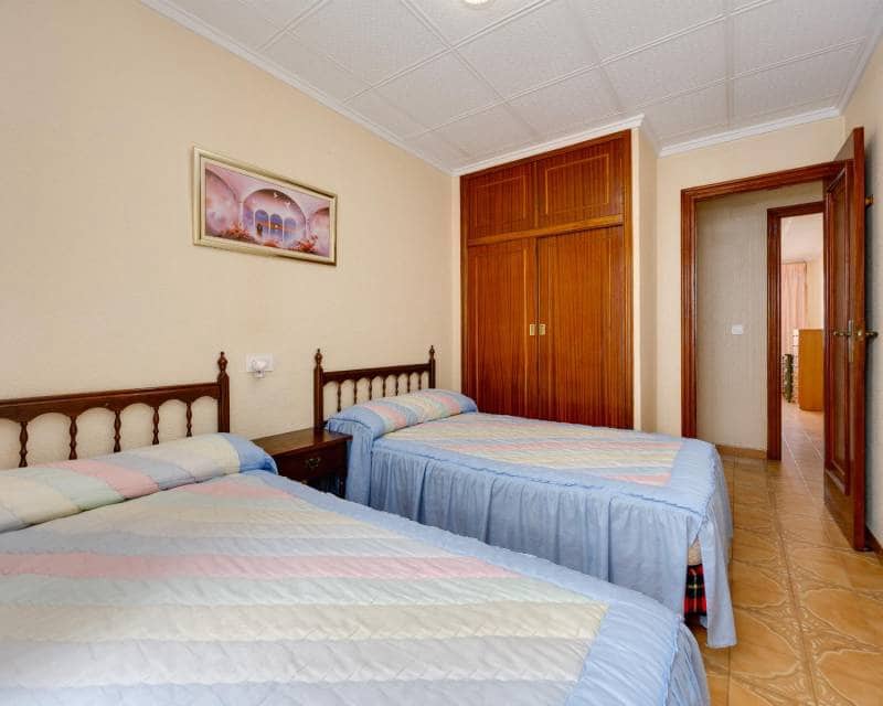 Apartamento de 3 habitaciones en Torrevieja en venta con piscina garaje - 249.000 € (Ref: 10165387)