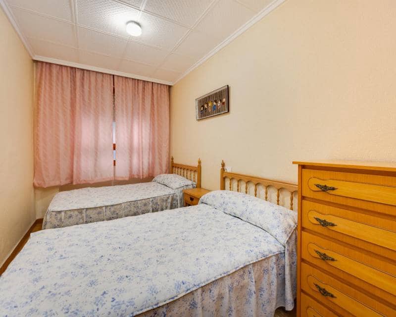 Apartamento de 3 habitaciones en Torrevieja en venta con piscina garaje - 249.000 € (Ref: 10165387)