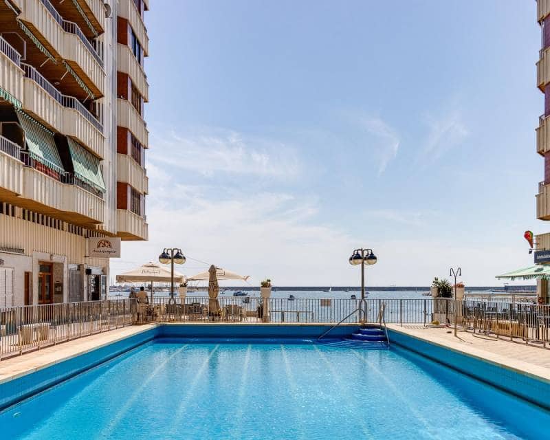 Apartamento de 3 habitaciones en Torrevieja en venta con piscina garaje - 249.000 € (Ref: 10165387)