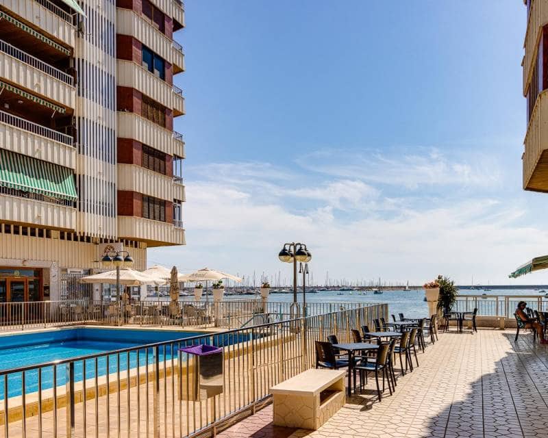 Apartamento de 3 habitaciones en Torrevieja en venta con piscina garaje - 249.000 € (Ref: 10165387)