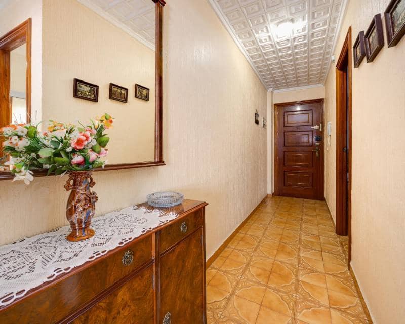 Apartamento de 3 habitaciones en Torrevieja en venta con piscina garaje - 249.000 € (Ref: 10165387)