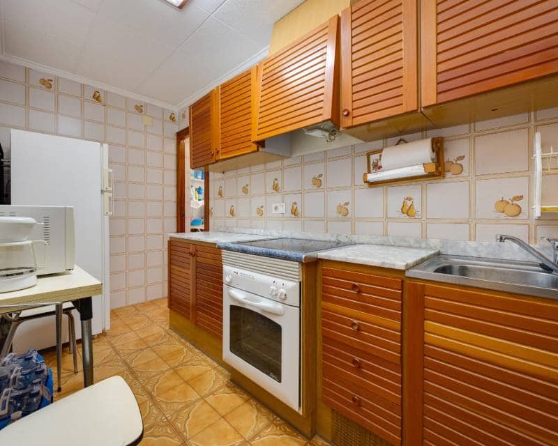 Apartamento de 3 habitaciones en Torrevieja en venta con piscina garaje - 249.000 € (Ref: 10165387)