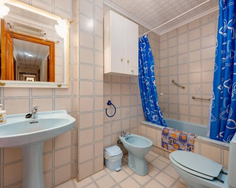 Apartamento de 3 habitaciones en Torrevieja en venta con piscina garaje - 249.000 € (Ref: 10165387)