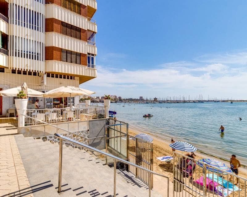 Apartamento de 3 habitaciones en Torrevieja en venta con piscina garaje - 249.000 € (Ref: 10165387)