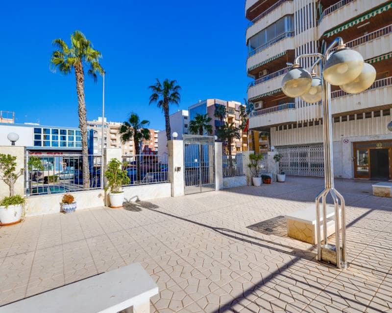 Apartamento de 3 habitaciones en Torrevieja en venta con piscina garaje - 249.000 € (Ref: 10165387)