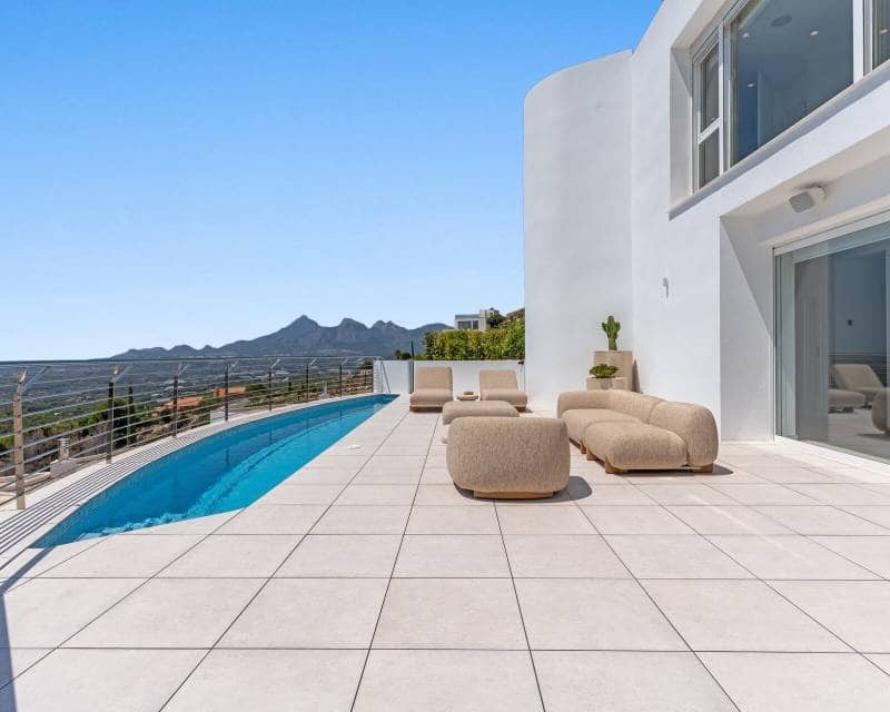 4 bedroom Villa for sale in Altea with pool garage - € 2,146,000 (Ref: 10167153)