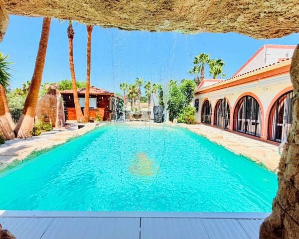 Chalet de 5 habitaciones en Daya Vieja en venta con piscina garaje - 749.000 € (Ref: 10167158)
