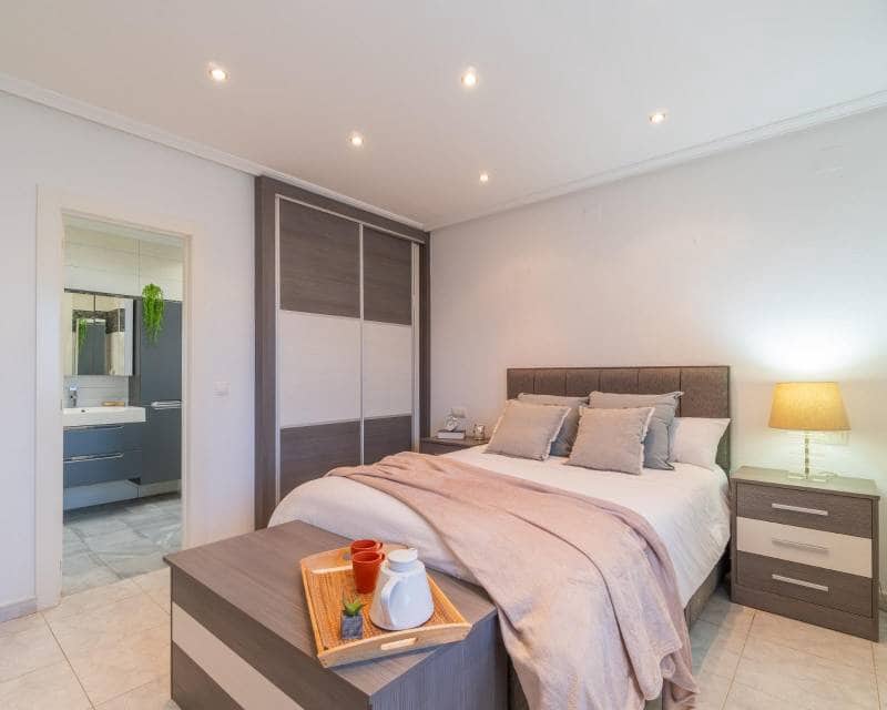 3 slaapkamer Villa te koop in Playa Flamenca met zwembad garage - € 520.000 (Ref: 10167474)