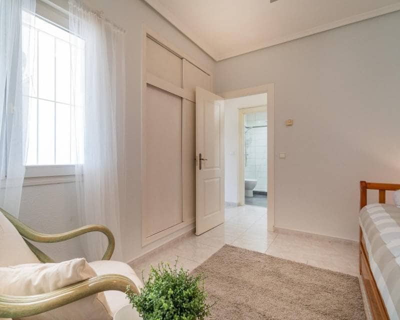 3 slaapkamer Villa te koop in Playa Flamenca met zwembad garage - € 520.000 (Ref: 10167474)