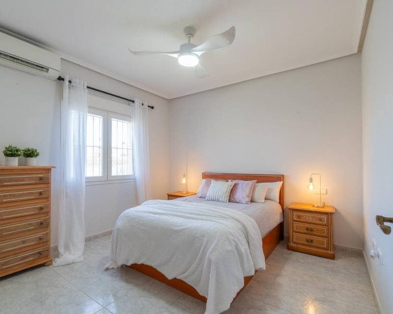 3 slaapkamer Villa te koop in Playa Flamenca met zwembad garage - € 520.000 (Ref: 10167474)