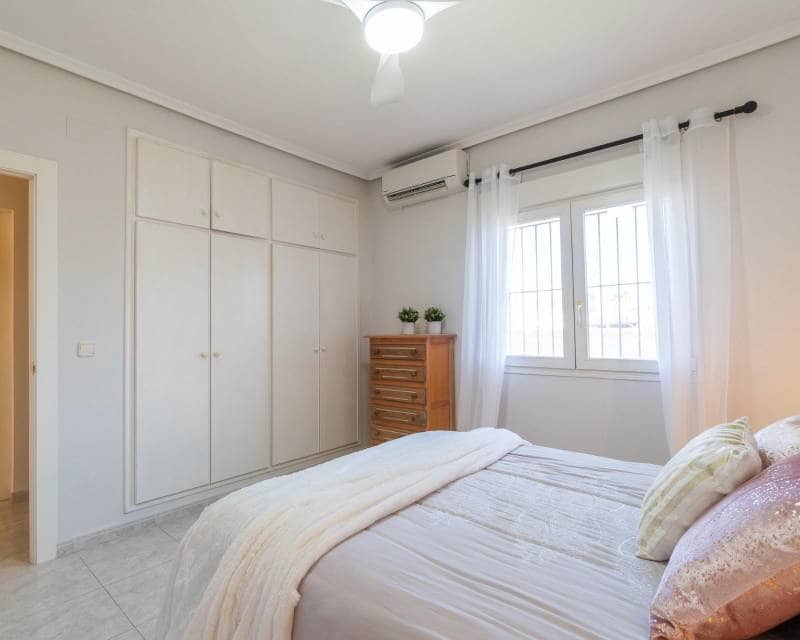 3 slaapkamer Villa te koop in Playa Flamenca met zwembad garage - € 520.000 (Ref: 10167474)