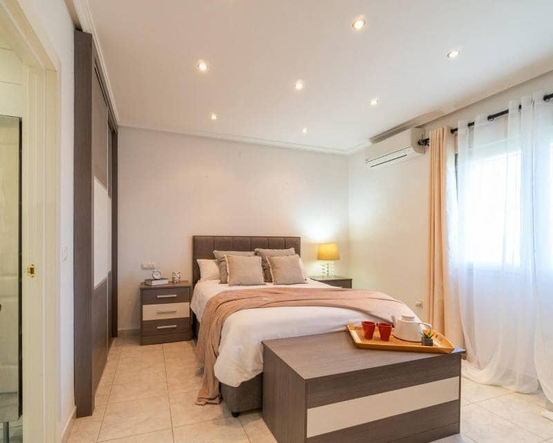 3 slaapkamer Villa te koop in Playa Flamenca met zwembad garage - € 520.000 (Ref: 10167474)