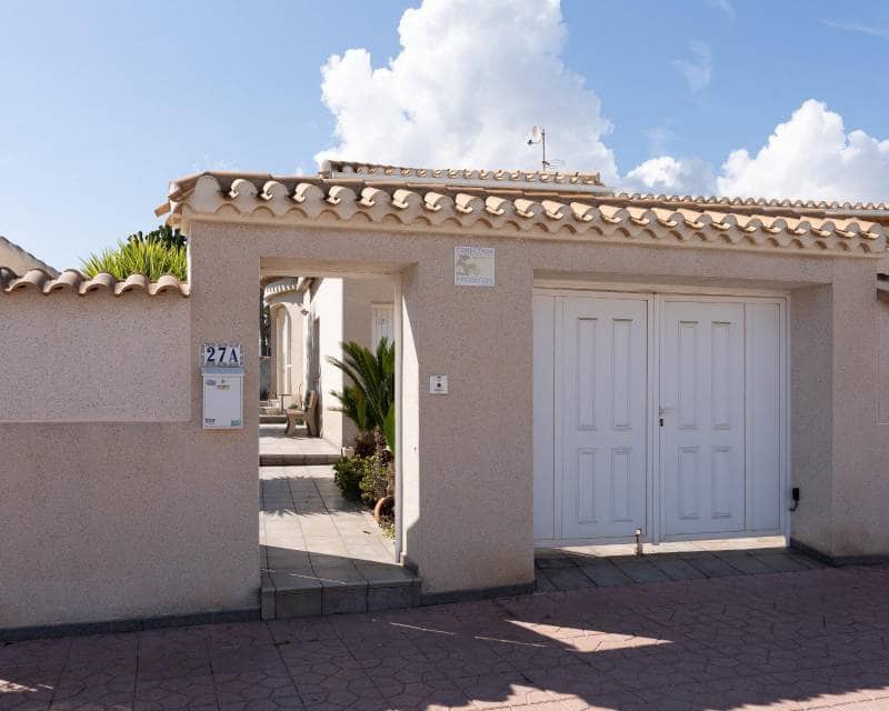 3 slaapkamer Villa te koop in Playa Flamenca met zwembad garage - € 520.000 (Ref: 10167474)