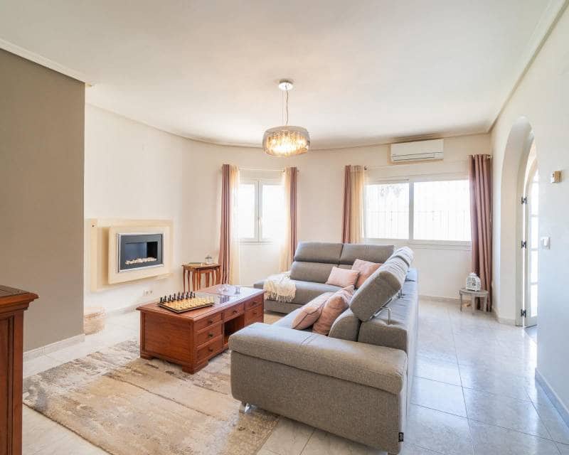 3 slaapkamer Villa te koop in Playa Flamenca met zwembad garage - € 520.000 (Ref: 10167474)