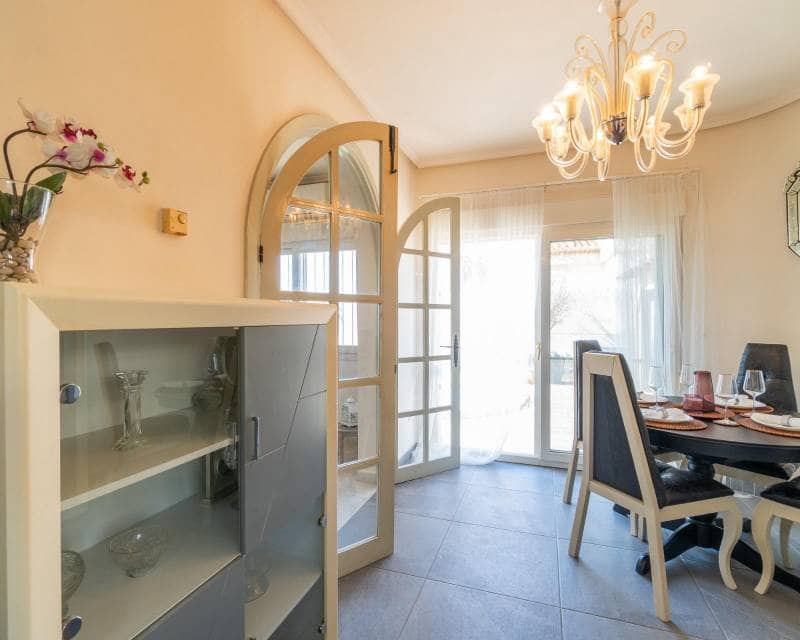 3 slaapkamer Villa te koop in Playa Flamenca met zwembad garage - € 520.000 (Ref: 10167474)
