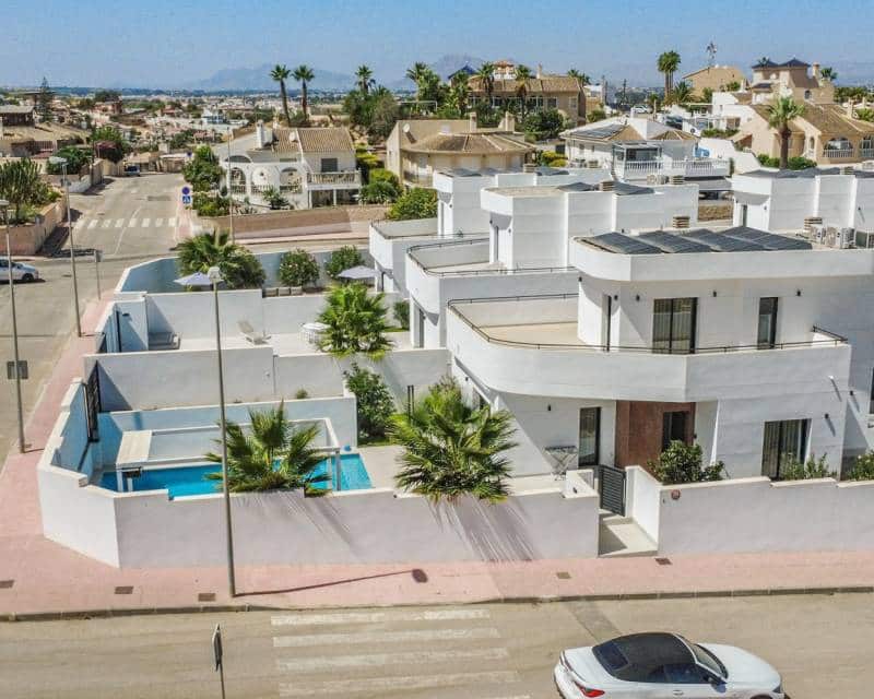 4 bedroom Villa for sale in Ciudad Quesada with pool garage - € 650,000 (Ref: 10169414)