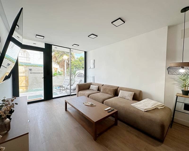 3 soveværelse Byhus til salg i Torrevieja med swimmingpool - € 539.000 (Ref: 10171845)