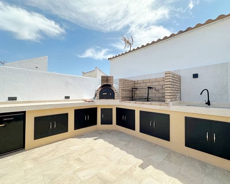 3 soveværelse Byhus til salg i Torrevieja med swimmingpool - € 539.000 (Ref: 10171845)