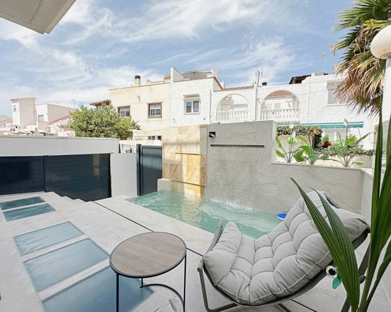 3 soveværelse Byhus til salg i Torrevieja med swimmingpool - € 539.000 (Ref: 10171845)