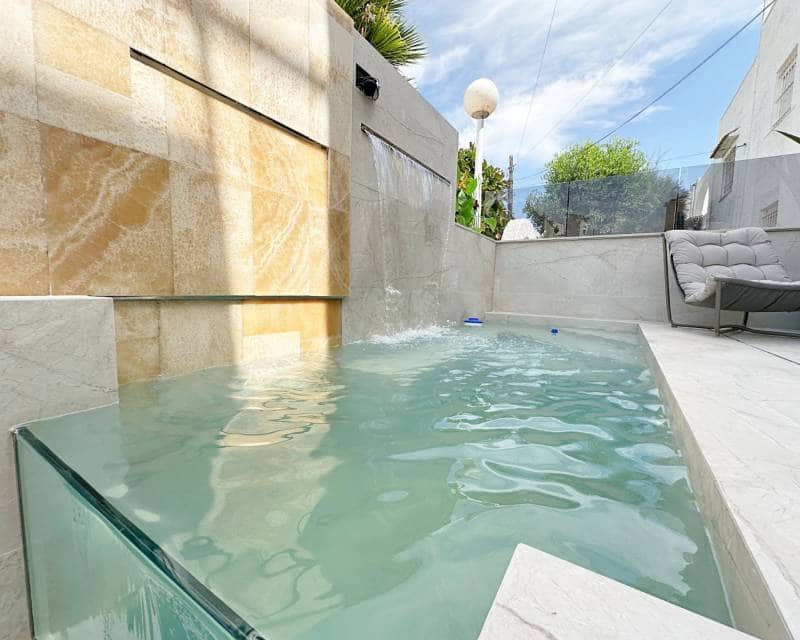 3 soveværelse Byhus til salg i Torrevieja med swimmingpool - € 539.000 (Ref: 10171845)