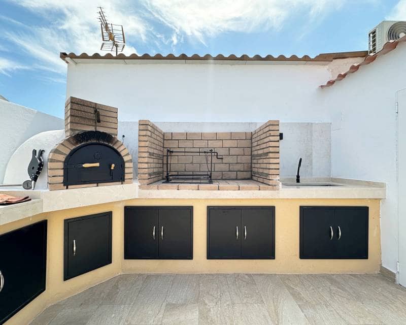 3 soveværelse Byhus til salg i Torrevieja med swimmingpool - € 539.000 (Ref: 10171845)