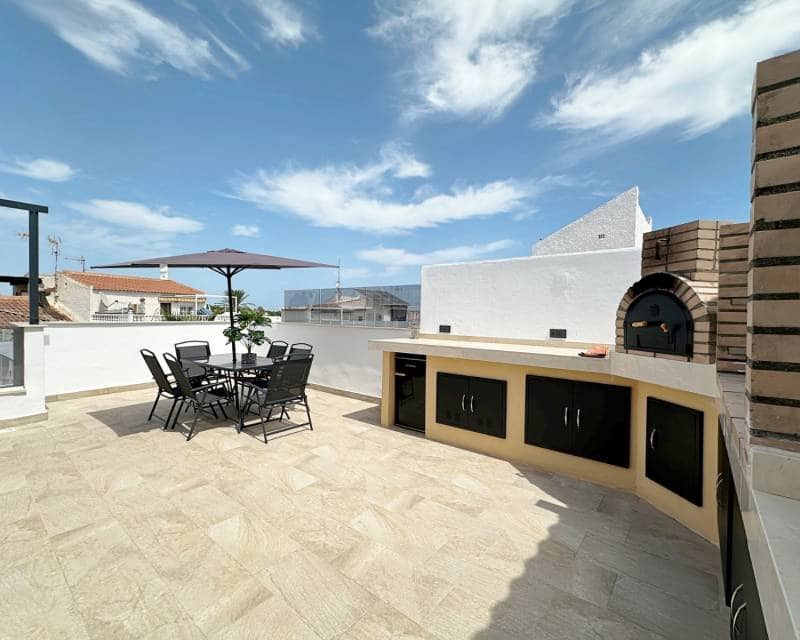 3 soveværelse Byhus til salg i Torrevieja med swimmingpool - € 539.000 (Ref: 10171845)