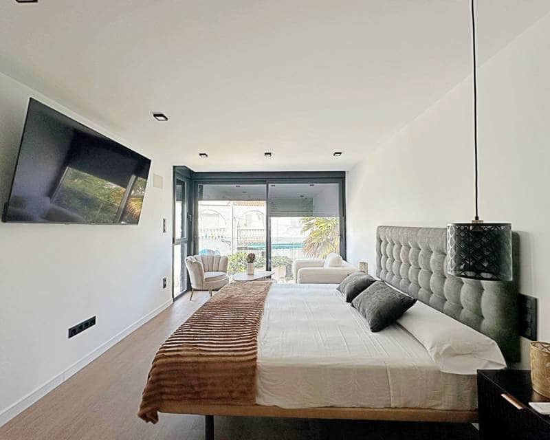 3 soveværelse Byhus til salg i Torrevieja med swimmingpool - € 539.000 (Ref: 10171845)