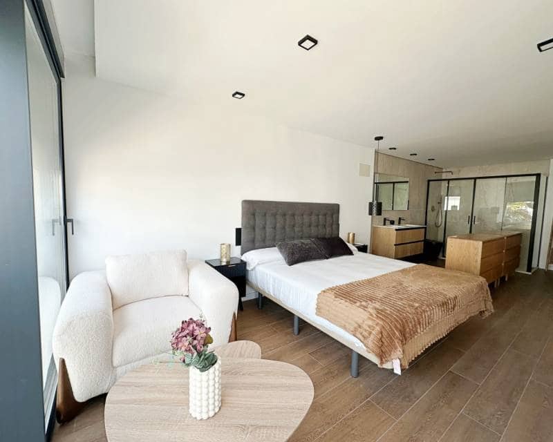 3 soveværelse Byhus til salg i Torrevieja med swimmingpool - € 539.000 (Ref: 10171845)