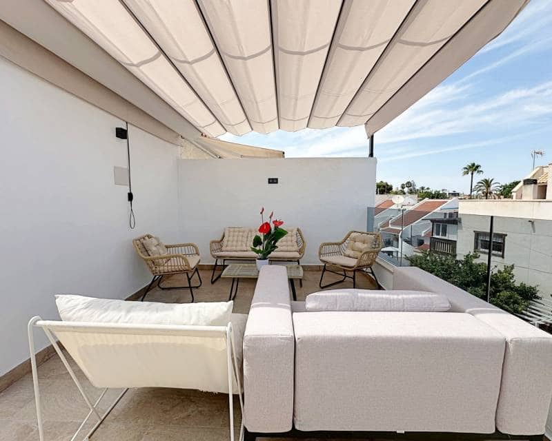 3 soveværelse Byhus til salg i Torrevieja med swimmingpool - € 539.000 (Ref: 10171845)