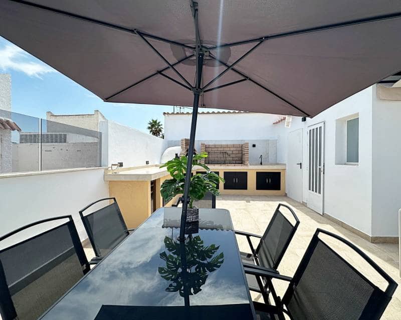 3 soveværelse Byhus til salg i Torrevieja med swimmingpool - € 539.000 (Ref: 10171845)