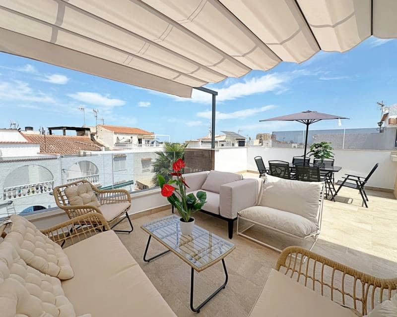 3 soveværelse Byhus til salg i Torrevieja med swimmingpool - € 539.000 (Ref: 10171845)