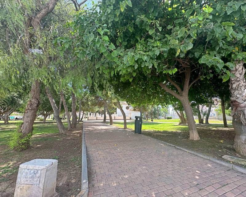 3 soveværelse Byhus til salg i Torrevieja med swimmingpool - € 539.000 (Ref: 10171845)