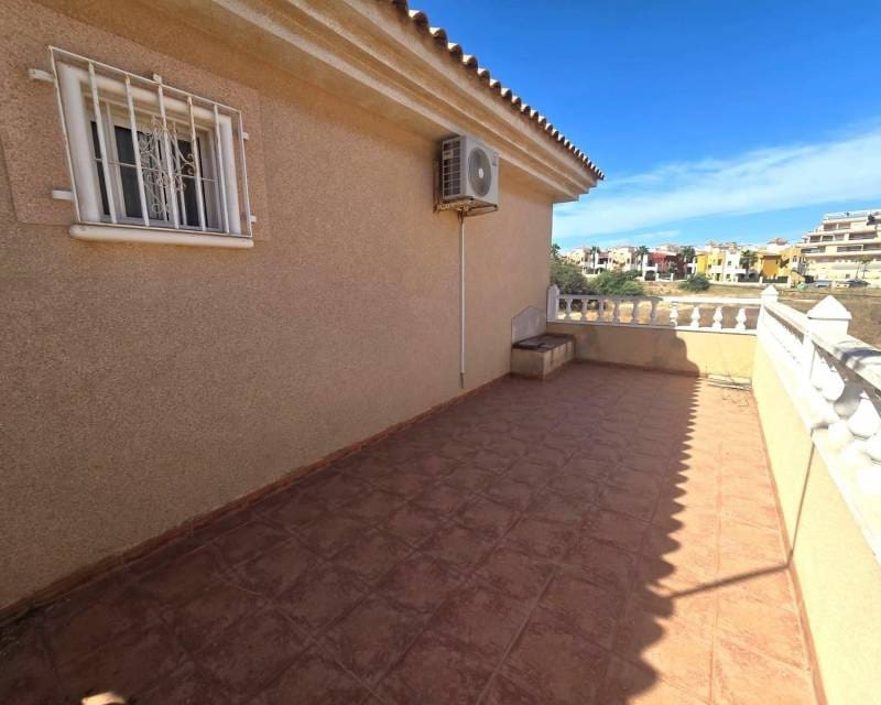 3 camera da letto Villa in vendita in Torrevieja con piscina garage - 347.800 € (Rif: 10175671)
