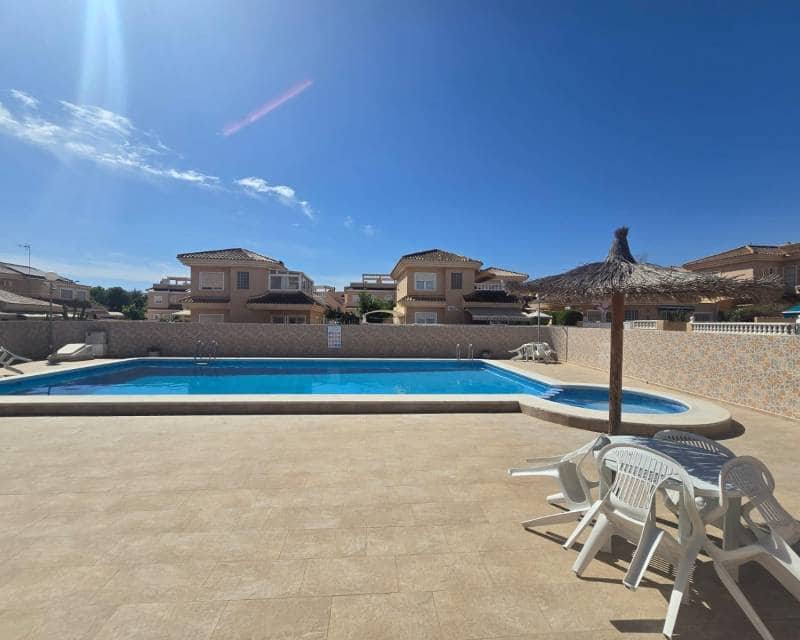 3 camera da letto Villa in vendita in Torrevieja con piscina garage - 347.800 € (Rif: 10175671)