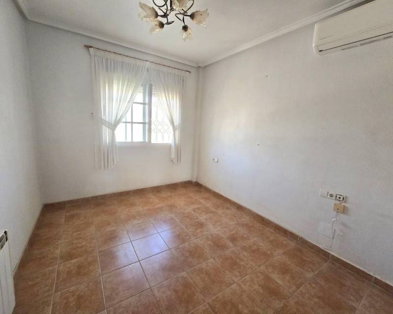 3 camera da letto Villa in vendita in Torrevieja con piscina garage - 347.800 € (Rif: 10175671)
