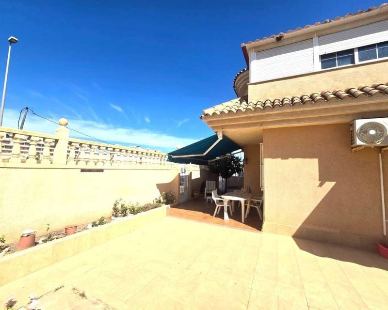 3 camera da letto Villa in vendita in Torrevieja con piscina garage - 347.800 € (Rif: 10175671)