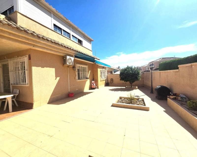 3 camera da letto Villa in vendita in Torrevieja con piscina garage - 347.800 € (Rif: 10175671)