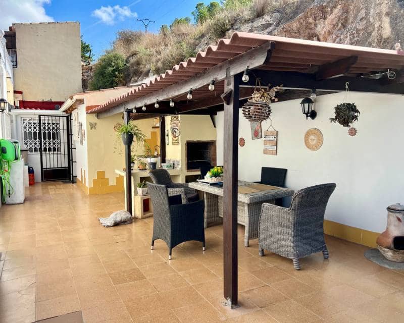 3 bedroom Villa for sale in Benferri with pool - € 235,000 (Ref: 10175782)