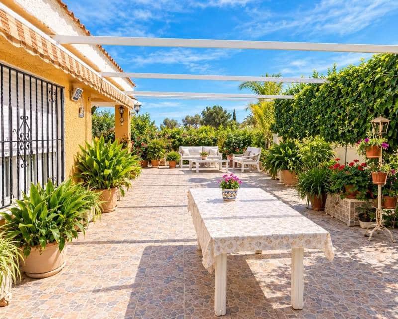3 slaapkamer Villa te koop in San Miguel de Salinas met zwembad - € 369.000 (Ref: 10177539)