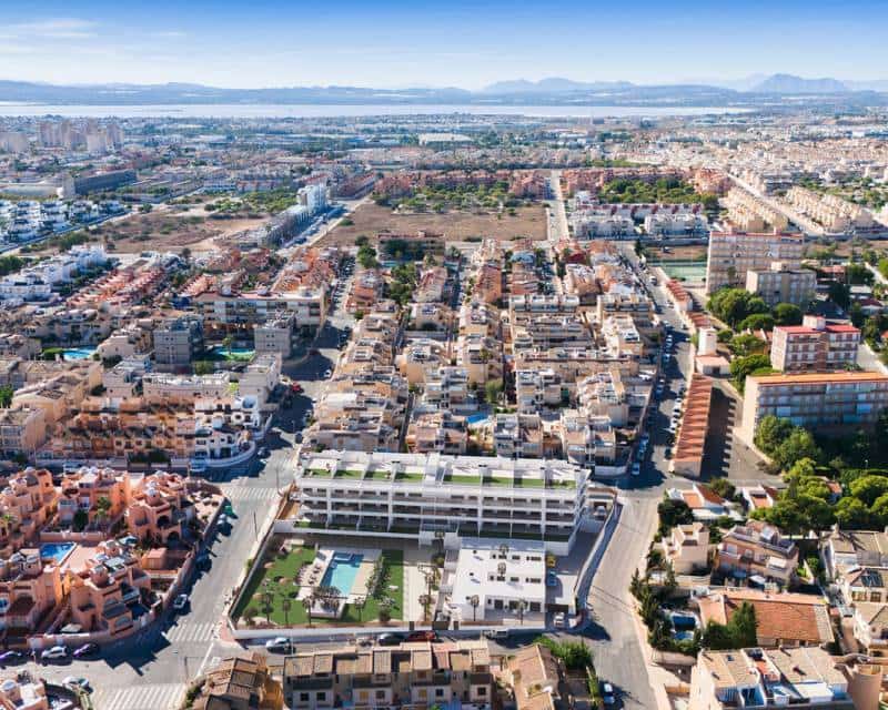 3 soveværelse Lejlighed til salg i Torrevieja med swimmingpool - € 439.900 (Ref: 10177549)