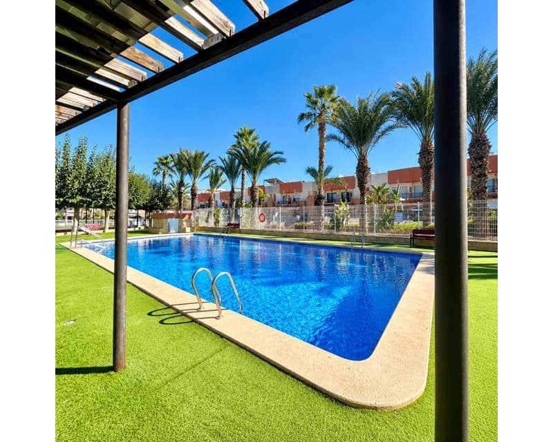 3 soveværelse Byhus til salg i Villamartin med swimmingpool garage - € 395.000 (Ref: 10179224)