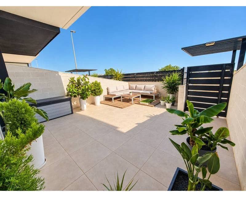 3 soveværelse Byhus til salg i Villamartin med swimmingpool garage - € 395.000 (Ref: 10179224)