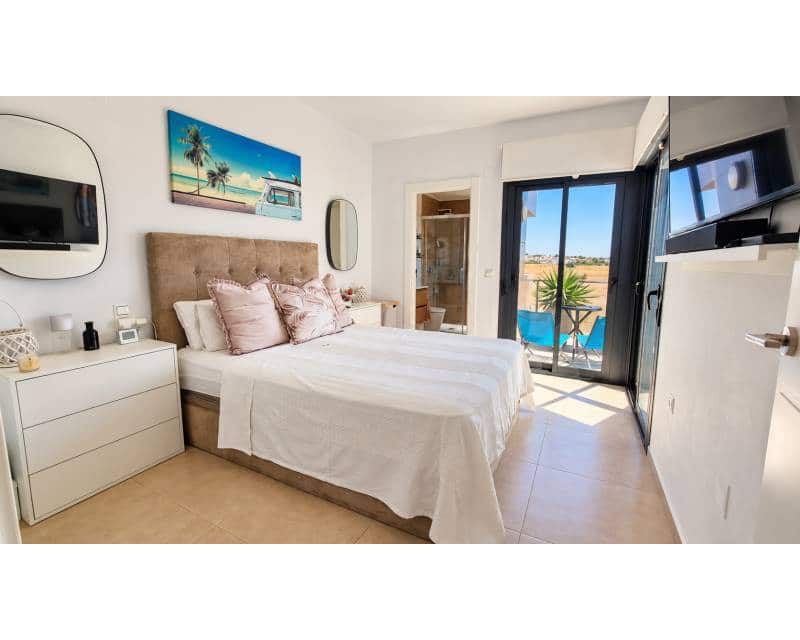 3 soveværelse Byhus til salg i Villamartin med swimmingpool garage - € 395.000 (Ref: 10179224)