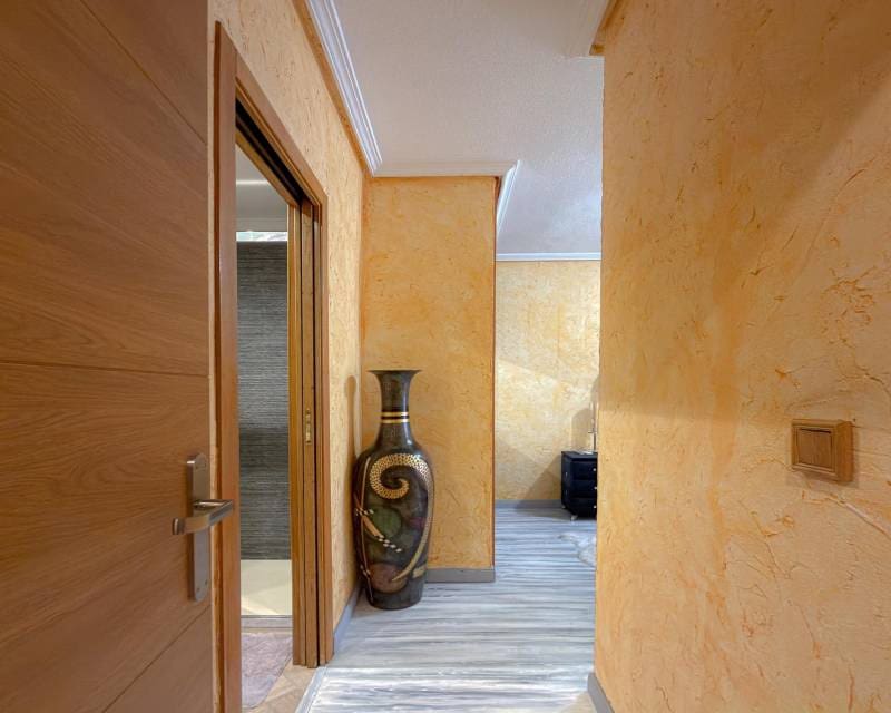 3 soveværelse Lejlighed til salg i Torrevieja med swimmingpool - € 229.900 (Ref: 10179667)