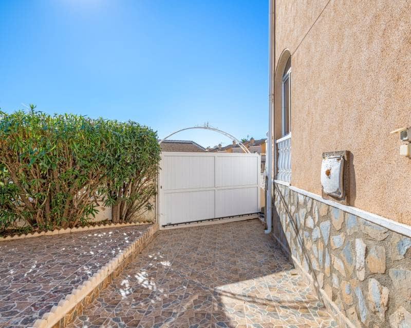 2 soveværelse Byhus til salg i Ciudad Quesada med swimmingpool garage - € 234.000 (Ref: 10181726)