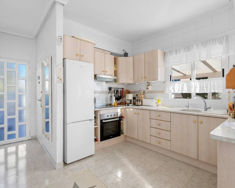 2 soveværelse Byhus til salg i Ciudad Quesada med swimmingpool garage - € 234.000 (Ref: 10181726)