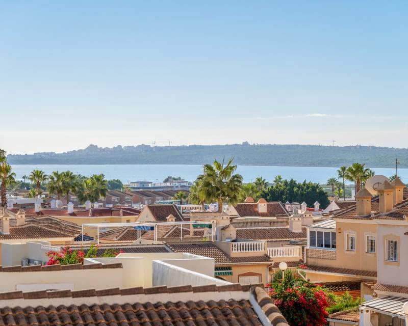 2 soveværelse Byhus til salg i Ciudad Quesada med swimmingpool garage - € 234.000 (Ref: 10181726)