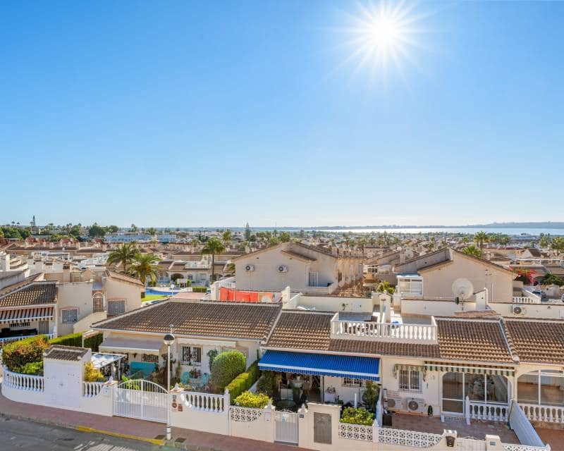 2 soveværelse Byhus til salg i Ciudad Quesada med swimmingpool garage - € 234.000 (Ref: 10181726)