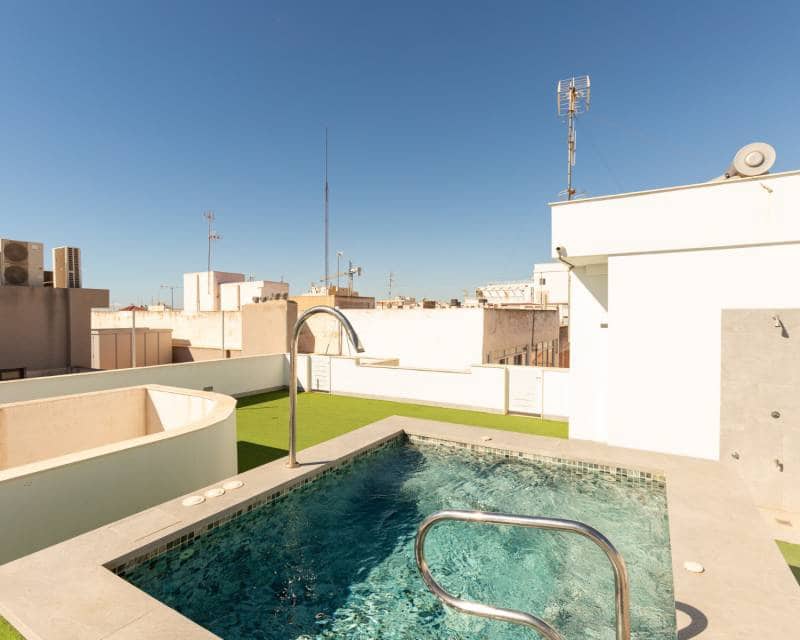3 sovrum Takvåning till salu i Torrevieja med pool garage - 379 000 € (Ref: 10181727)