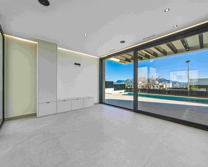 4 bedroom Villa for sale in Polop with pool garage - € 970,000 (Ref: 10182032)
